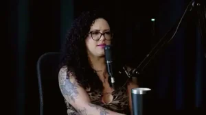 Foi para um hotel fazer fotos sensuais, a família aceitou mas o irmão ficou com ciúmes, não gosta de estereótipos, e quando fez com uma mulher… – Brunna Sweet (WATCH ON: SHEER/RED)